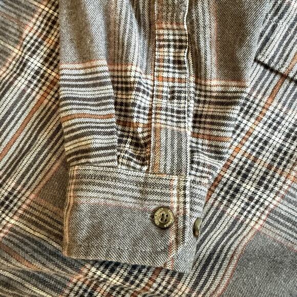 Eddie Bauer Plaid Flannel Shirt M Blue Classic Utility Farmcore Outdoor Rustic - Picture 5 of 12